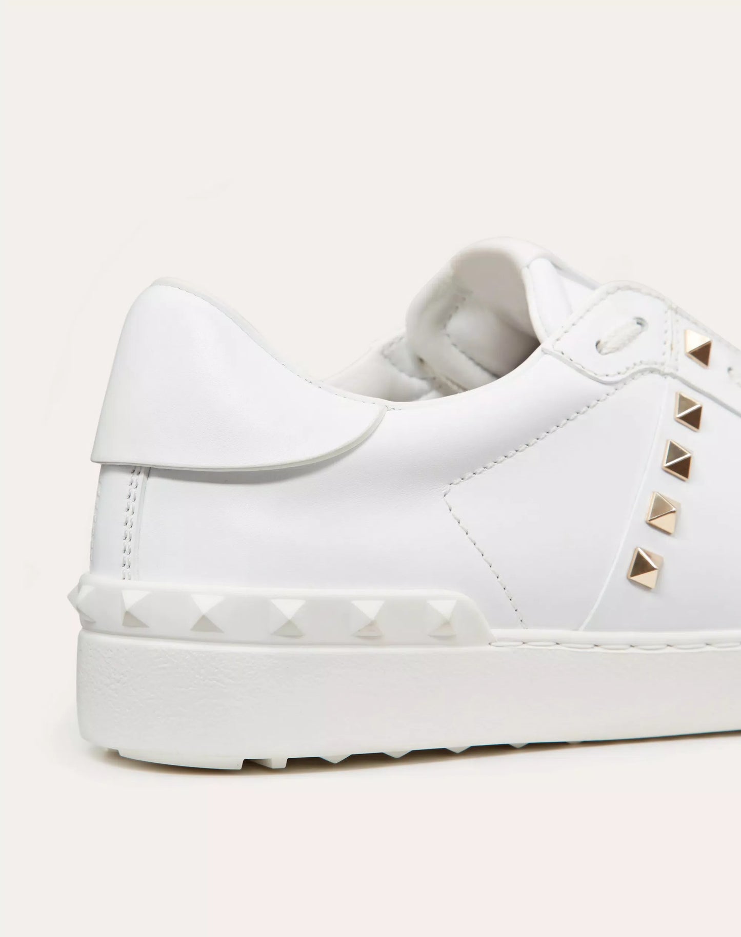 VALENTINO GARAVANICALFSKIN ROCKSTUD UNTITLED SNEAKER